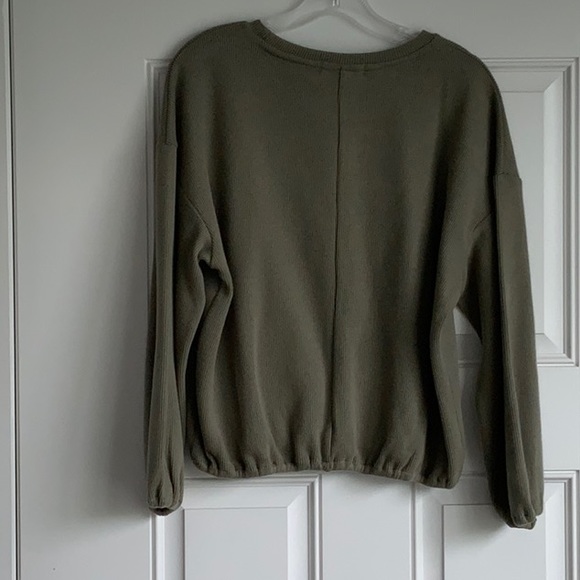 ELODIE Crew Neck Pullover Sweatshirt Crop Elastic Waist in Sage Green NWT - Picture 2 of 4